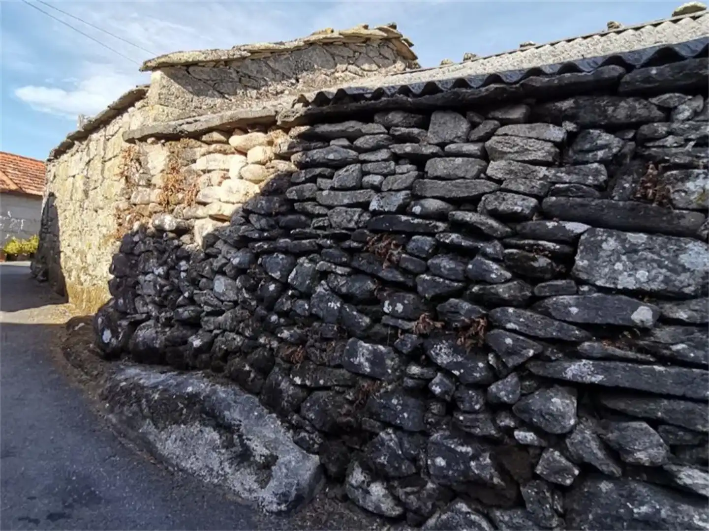 Außenansicht von Einfamilien-Reihenhaus zum Verkauf in San Cristovo de Cea