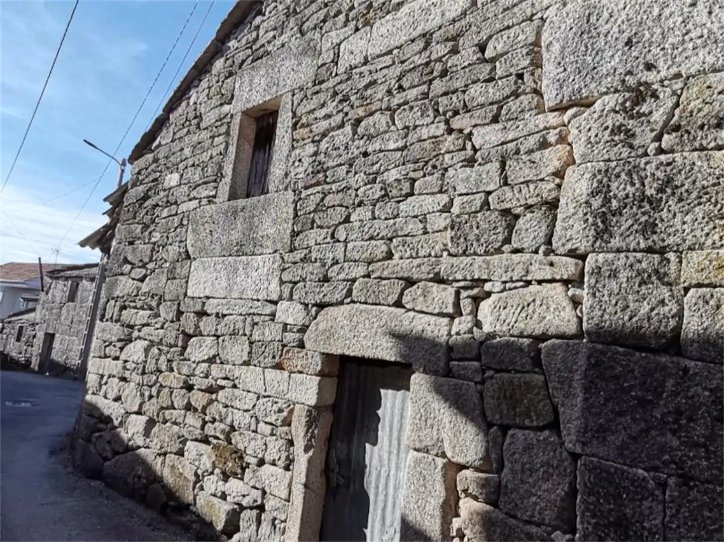 Außenansicht von Einfamilien-Reihenhaus zum Verkauf in San Cristovo de Cea