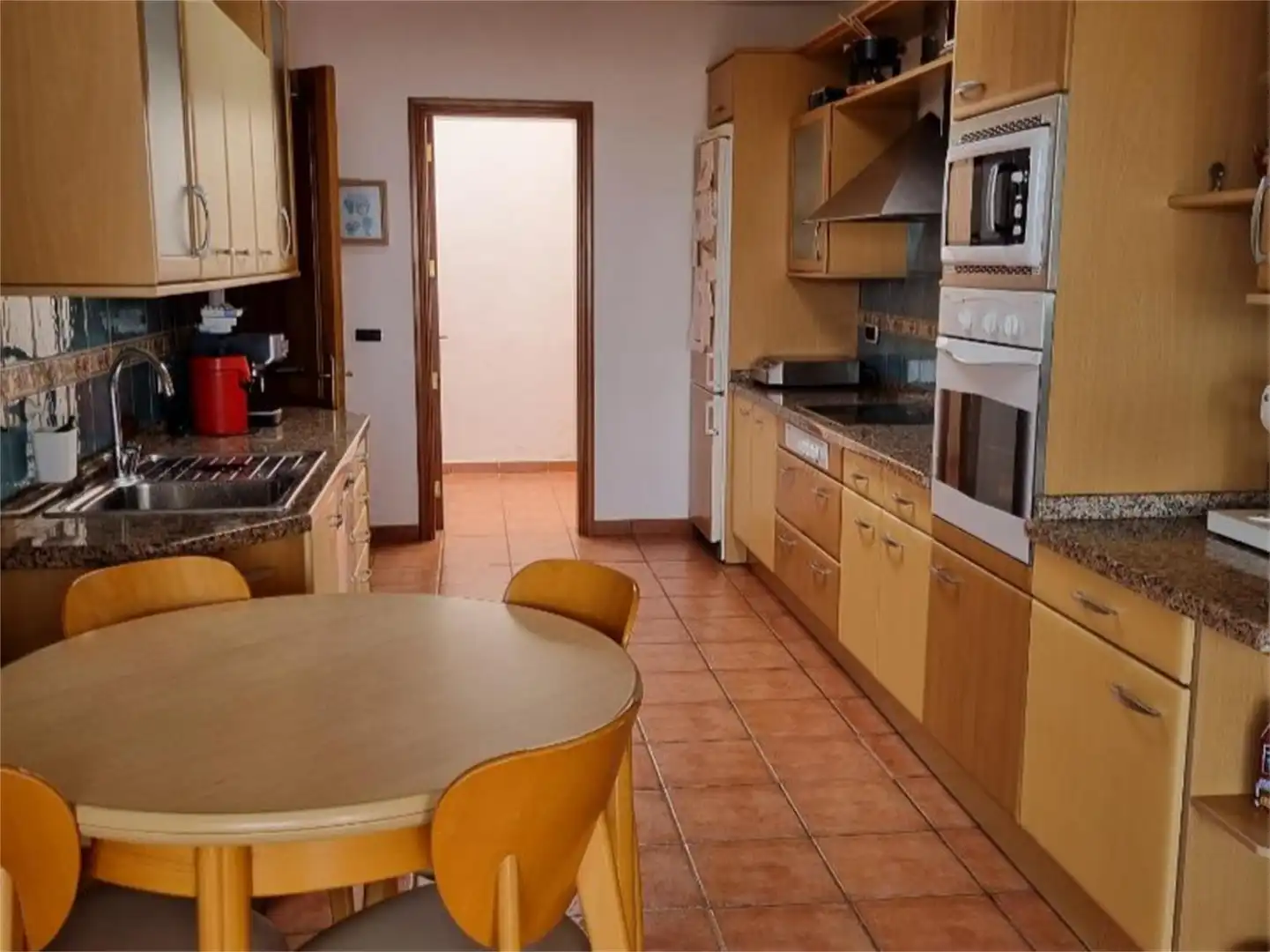 Casa o xalet en venda a Calle Noruega, 19, Playa Blanca Cuina de Casa o xalet en venda en Yaiza amb Terrassa, Piscina i Balcó