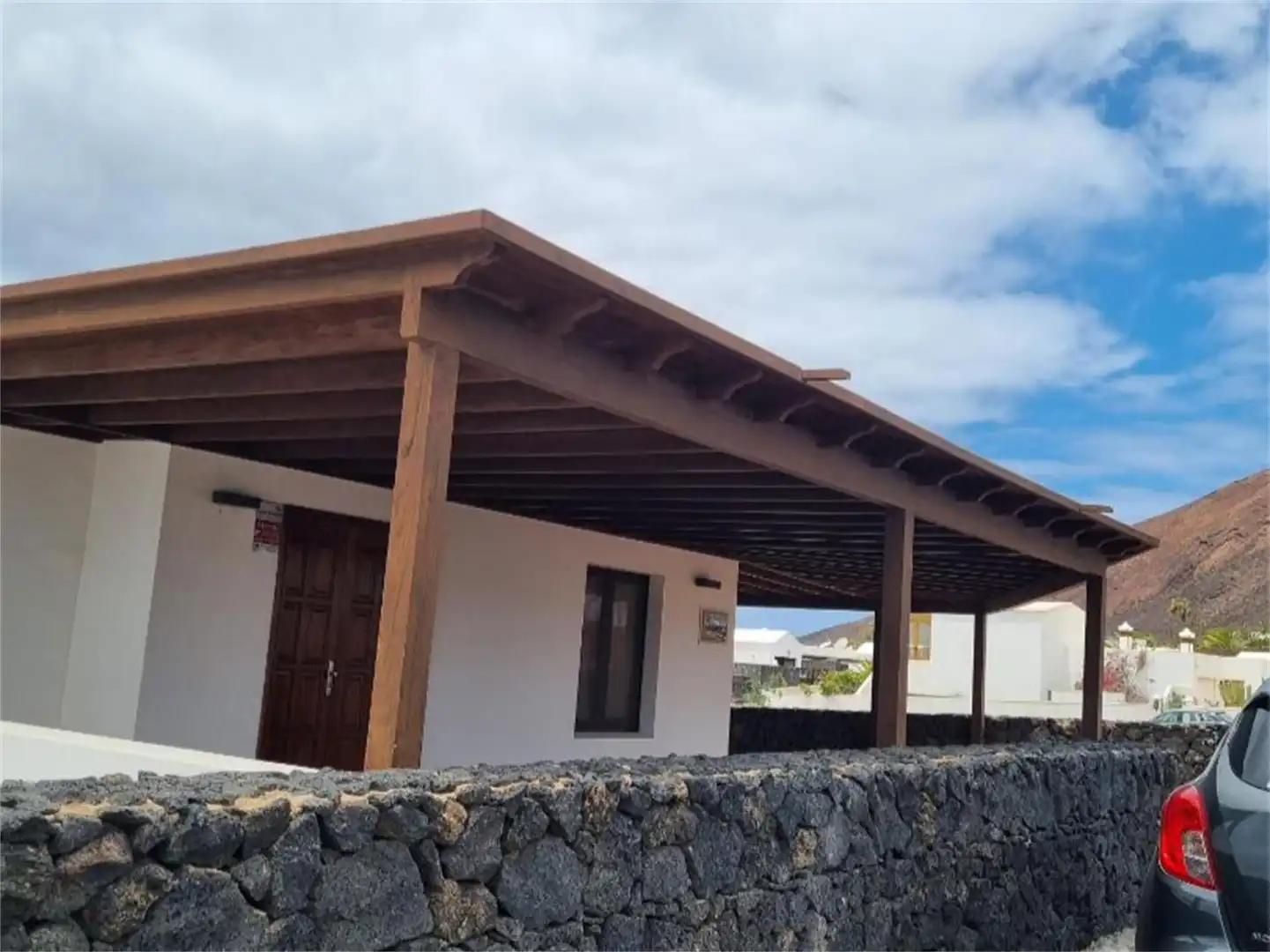 Casa o xalet en venda a Calle Noruega, 19, Playa Blanca Vista exterior de Casa o xalet en venda en Yaiza amb Terrassa, Piscina i Balcó