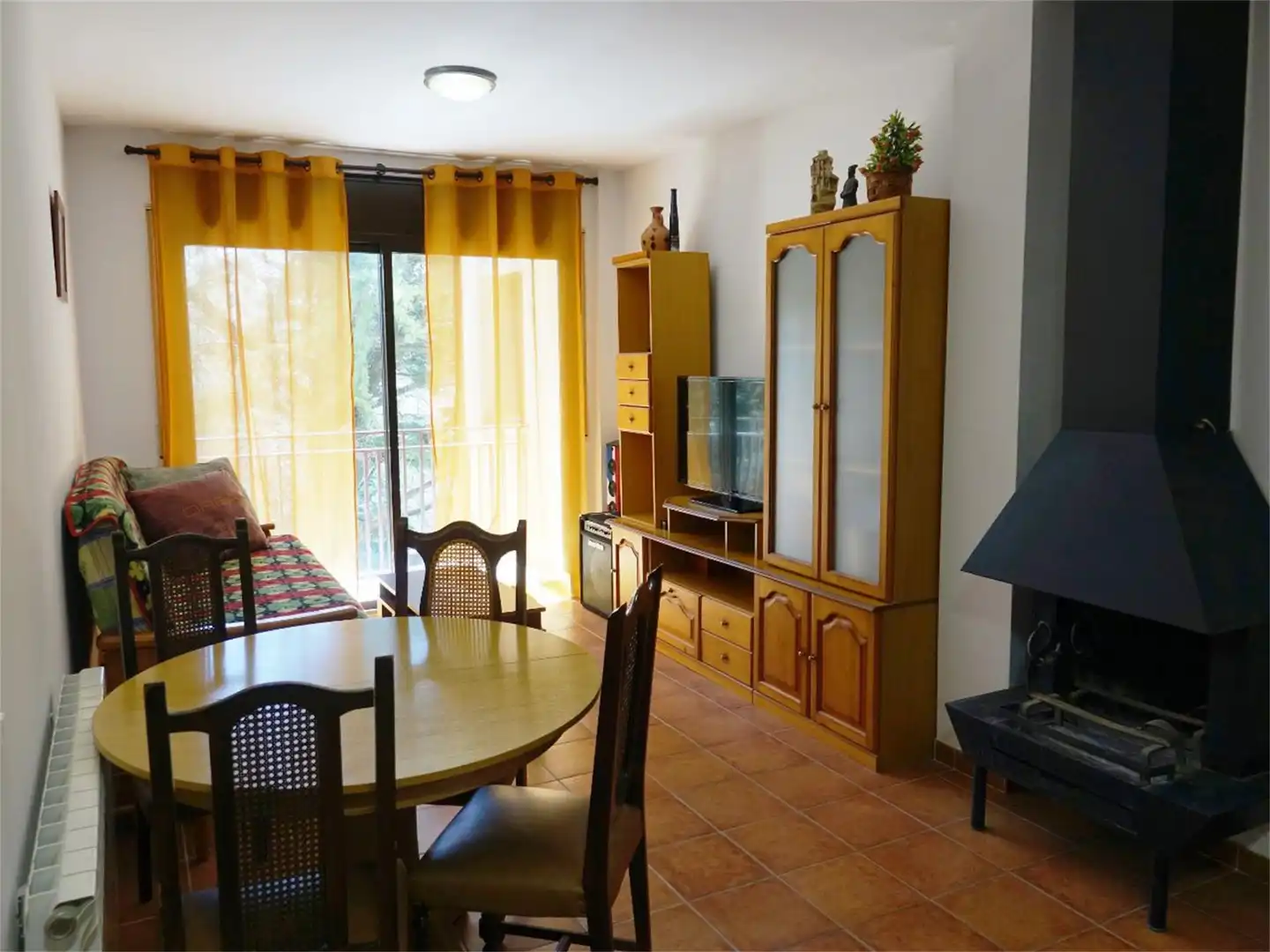 Piso en venta en Carrer del Comte de Rius, 2, Cornudella de Montsant Sala de estar de Piso en venta en Cornudella de Montsant con Calefacción, Terraza y Amueblado