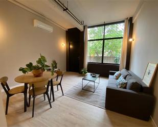 Living room of Flat to rent in  Madrid Capital  with Air Conditioner, Heating and Furnished