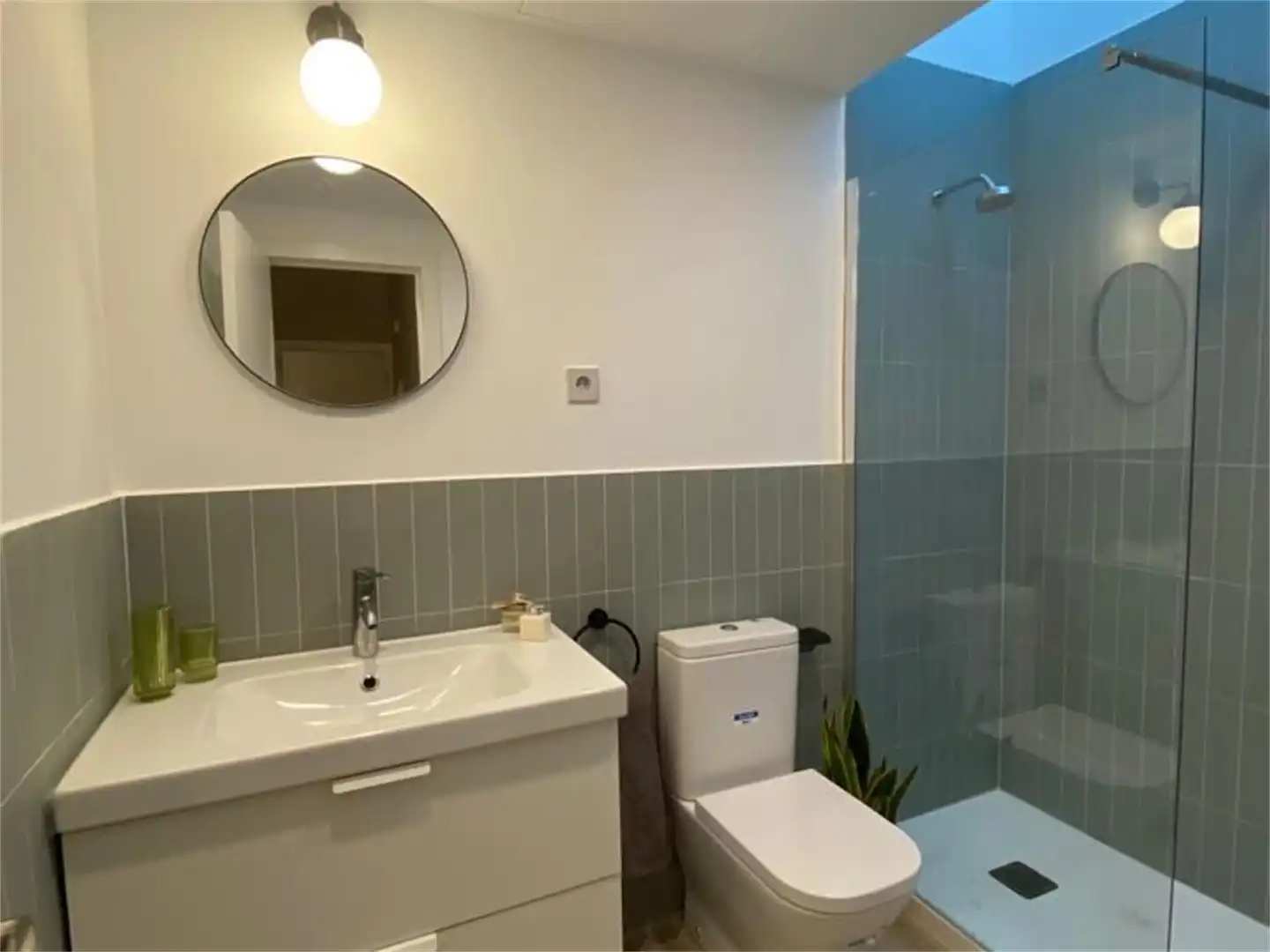 Flat for rent in Calle Neguilla, 4, Puerta del Ángel Bathroom of Flat for rent in Madrid Capital with Air Conditioner