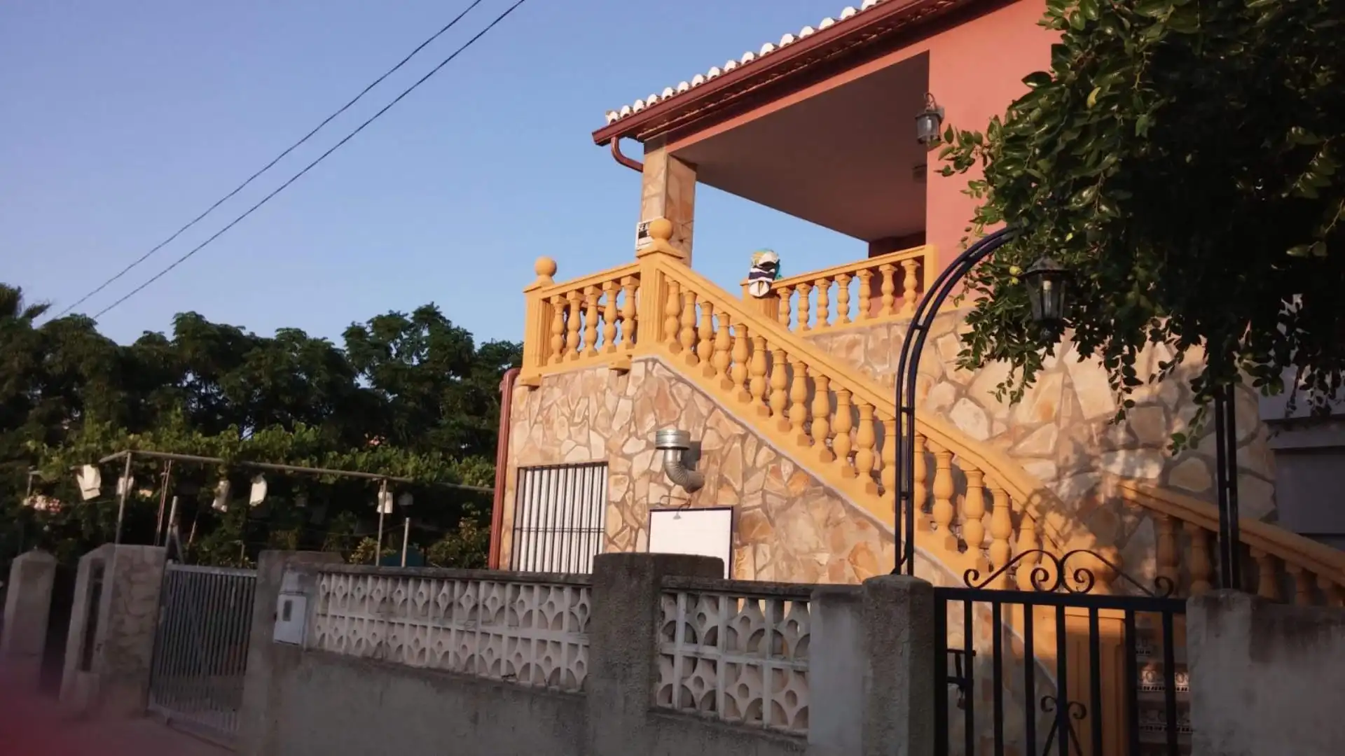 Vista exterior de Casa o chalet de alquiler en Oliva con Jardín privado, Terraza y Amueblado
