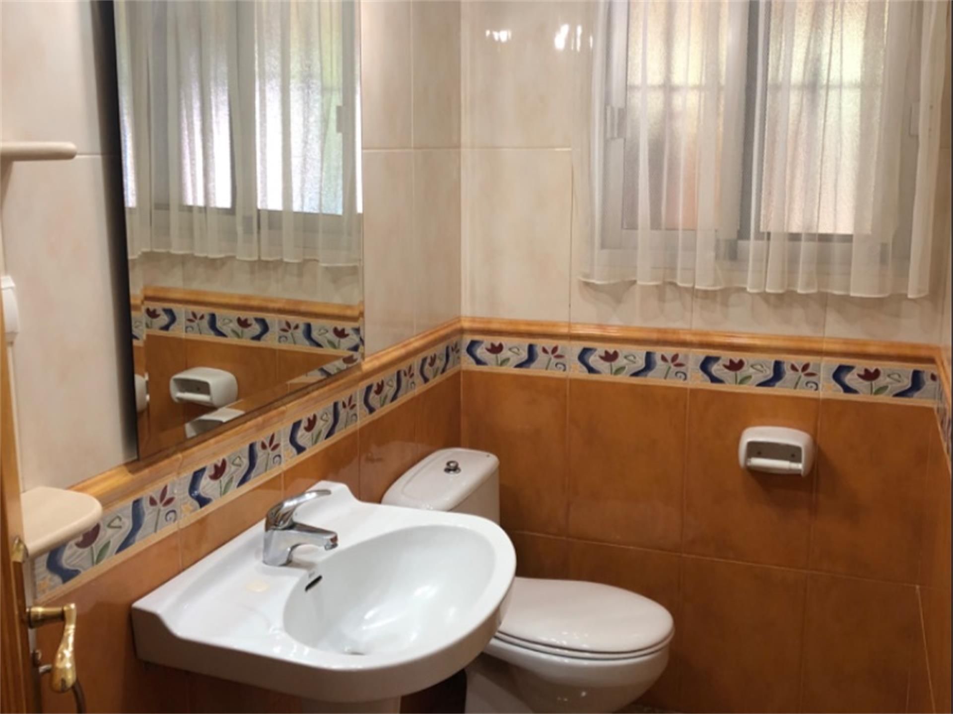 Bathroom of Flat to rent in Dénia  with Private garden, Terrace and Storage room