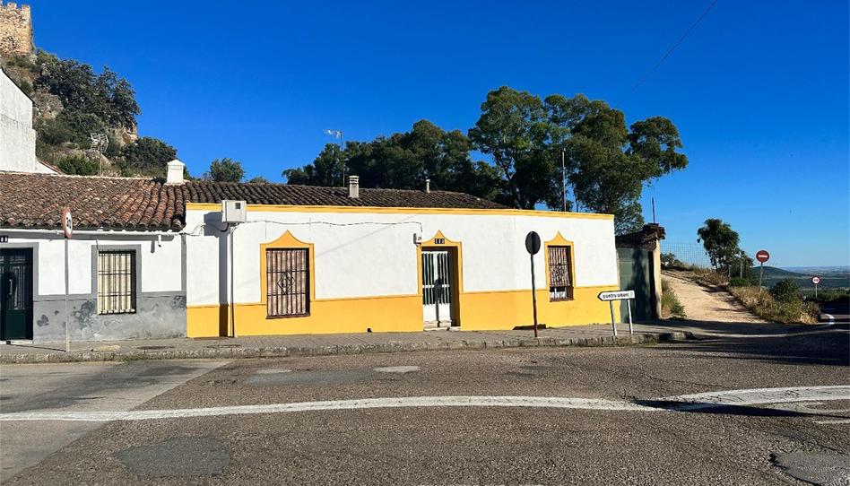 Casa adosada en venta en Avenida Aurelio Cabrera, 113, Alburquerque, Badajoz - imagen 1 Foto 1 de Casa adosada en venta en Avenida Aurelio Cabrera, 113, Alburquerque, Badajoz