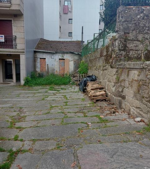 Foto 2 de Casa adosada en venda a Praza Do Emigrante, 12, O Carballiño , Ourense