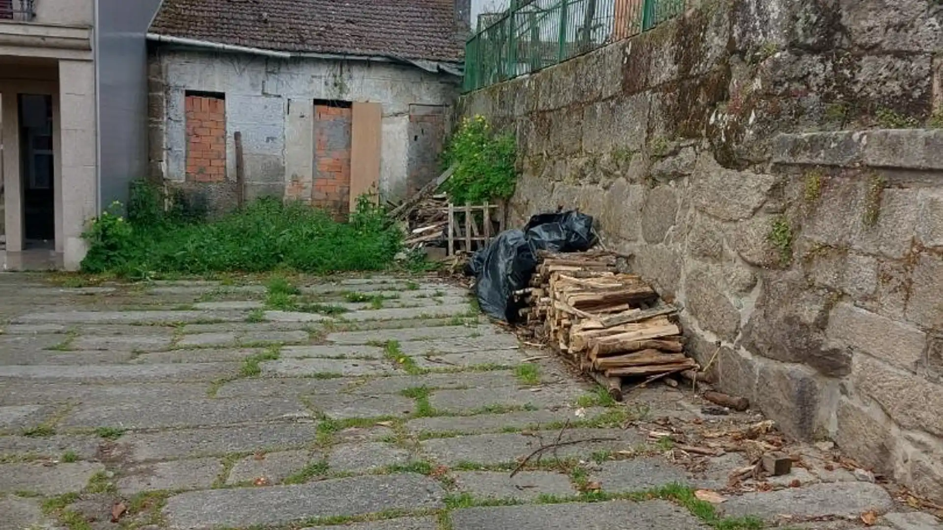 Vista exterior de Casa adosada en venda en O Carballiño  