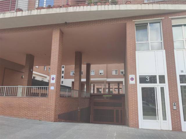 Garaje en Alquiler en Aita Eusebio Arzelai Plazatxoa, 20 en Etxebarri
