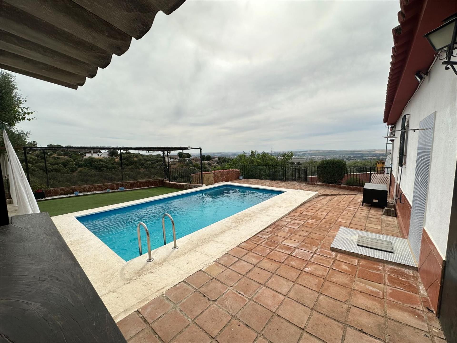 Piscina de Finca rústica en venda en Almodóvar del Río amb Aire condicionat, Terrassa i Piscina