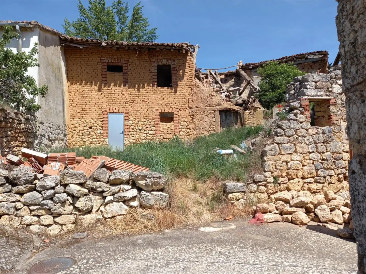 Detached homes for sale in Calle Centro, 3, Carcedo de Burgos