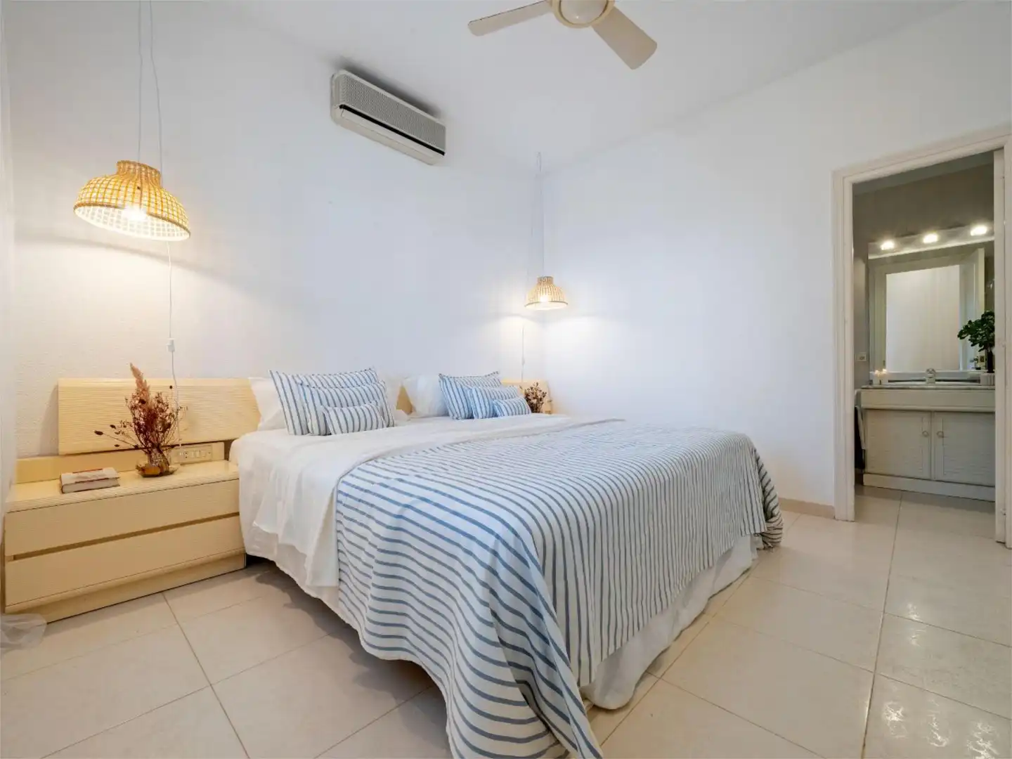 Piso en venta en Carrer del Baró de la Tournelle, 5, Pla de Maset - Cap de Salou Habitación de Piso en venta en Salou con Aire acondicionado, Calefacción y Jardín privado