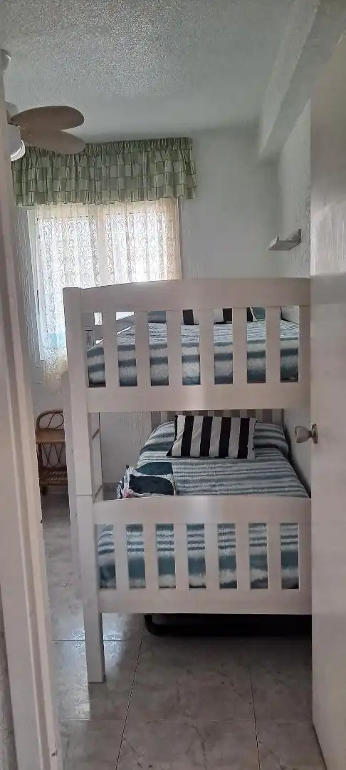 Wohnungen zur Miete in Gran Vía de la Manga, 12, La Manga del Mar Menor Schlafzimmer von Wohnungen zur Miete in La Manga del Mar Menor mit Terrasse