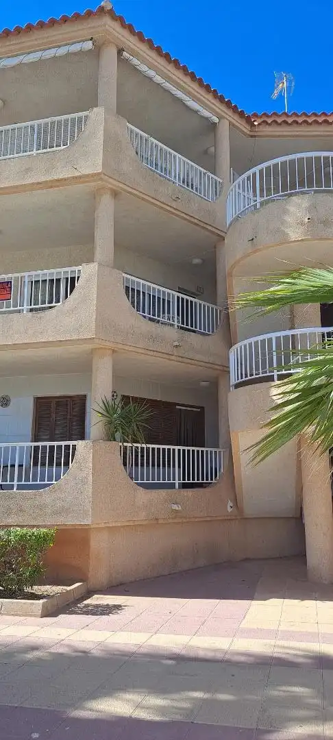 Wohnungen zur Miete in Gran Vía de la Manga, 12, La Manga del Mar Menor Terrasse von Wohnungen zur Miete in La Manga del Mar Menor mit Terrasse