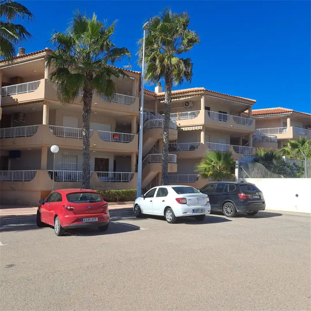 Wohnungen zur Miete in Gran Vía de la Manga, 12, La Manga del Mar Menor Außenansicht von Wohnungen zur Miete in La Manga del Mar Menor mit Terrasse