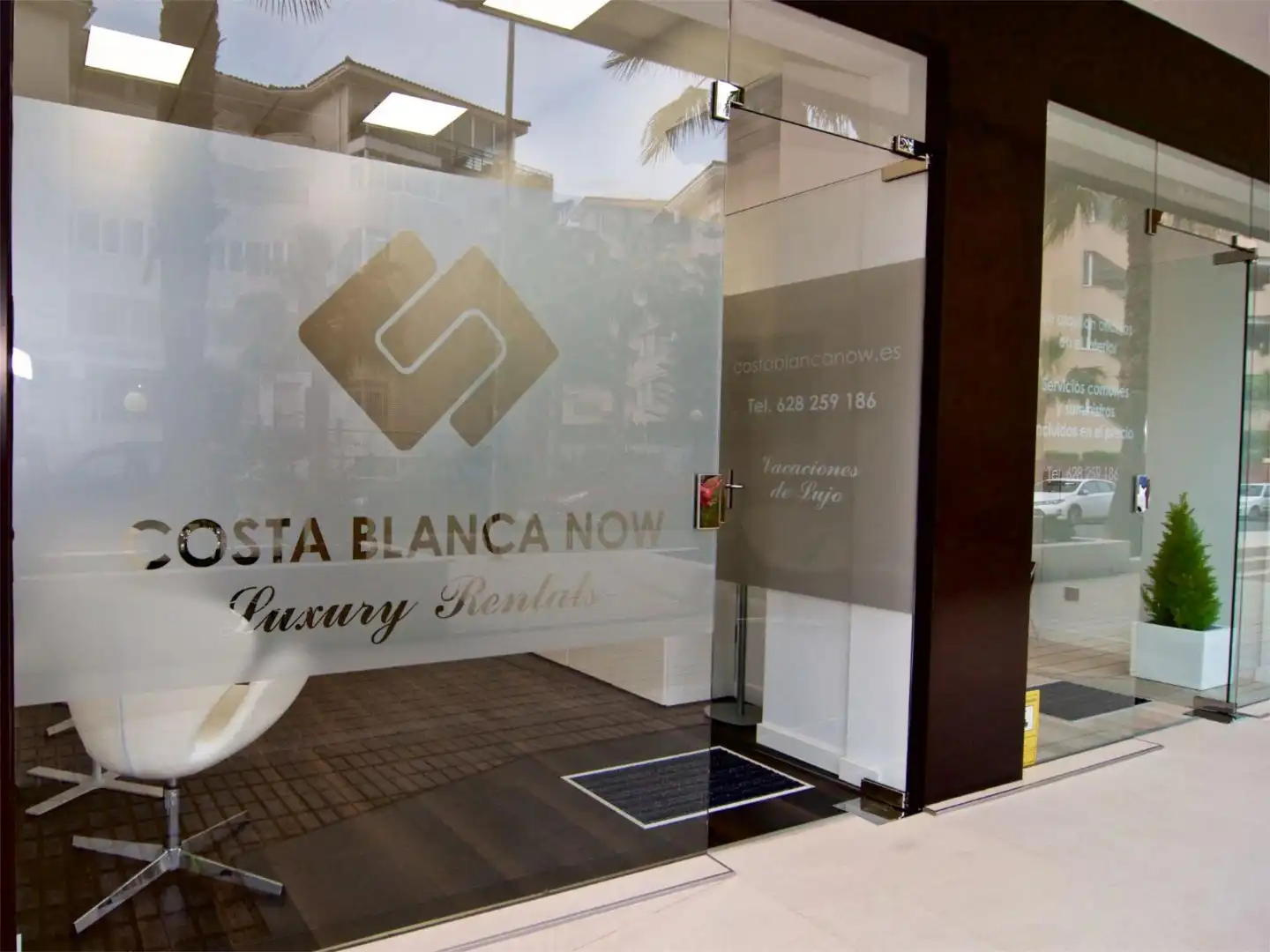 Büro zur Miete in Carrer W.A. Mozart, 1, L'Albir Büro zur Miete in L'Alfàs del Pi mit Klimaanlage, Heizung und Möbliert