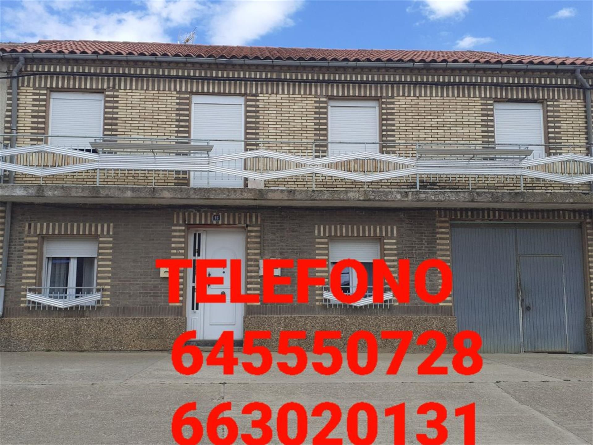 Vista exterior de Planta baixa en venda en Manganeses de la Polvorosa amb Jardí privat, Terrassa i Moblat