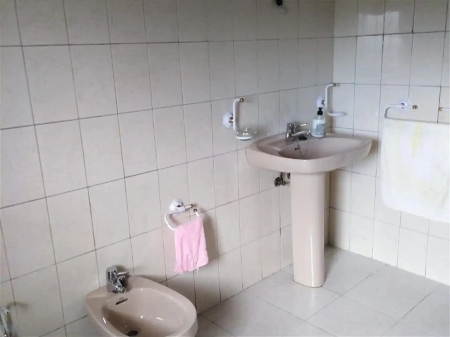 Baño de Casa adosada en venta en Ayoó de Vidriales con Parquet, Terraza y Amueblado
