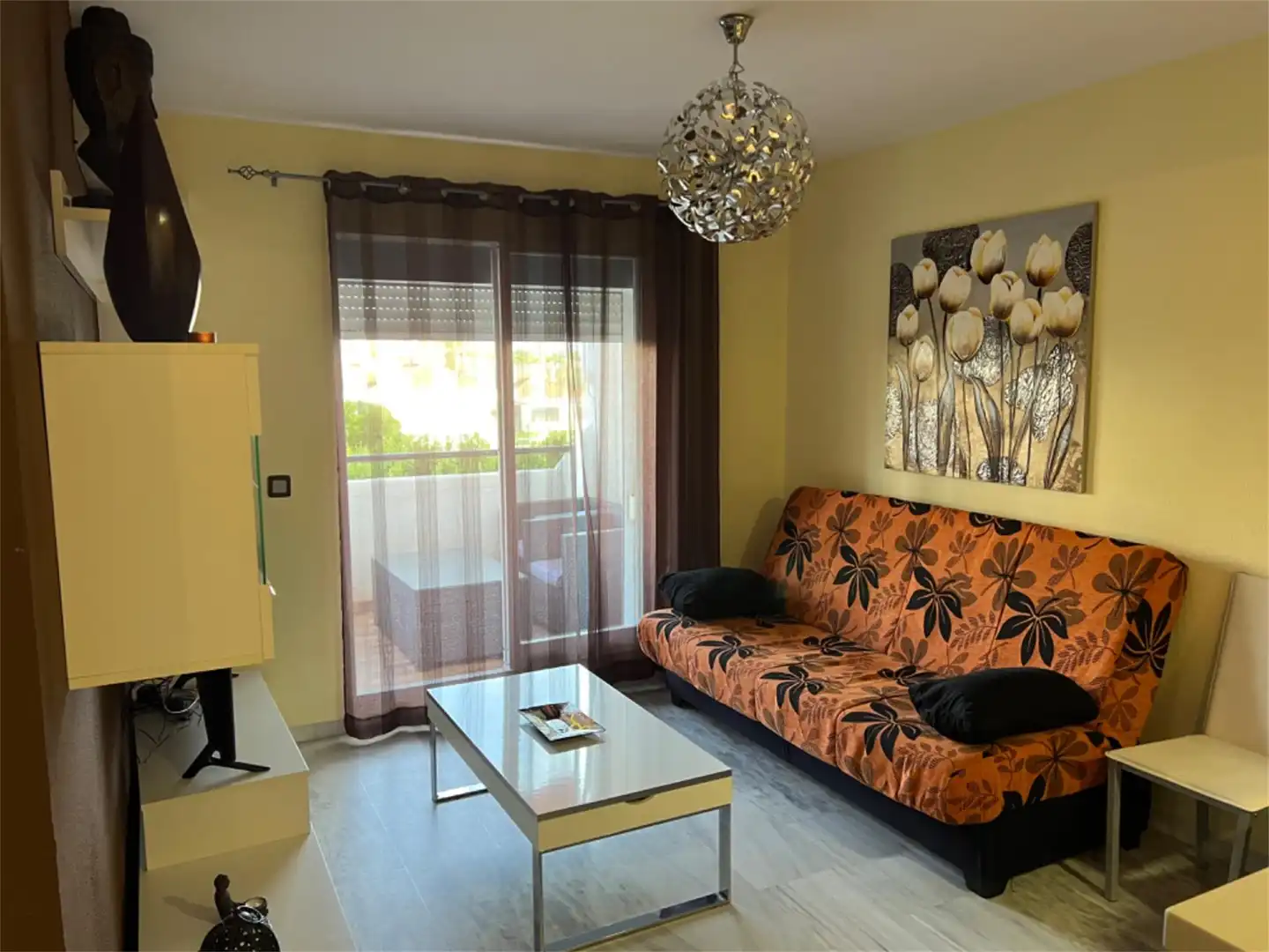 Apartamento de alquiler en Avenida Costa del Sol, 12, Laguna Beach Sala de estar de Apartamento de alquiler en Torrox con Aire acondicionado, Terraza y Piscina