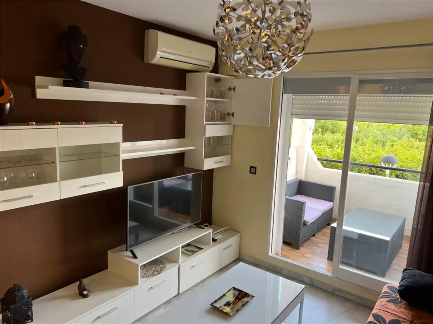 Apartamento de alquiler en Avenida Costa del Sol, 12, Laguna Beach Sala de estar de Apartamento de alquiler en Torrox con Aire acondicionado, Terraza y Piscina