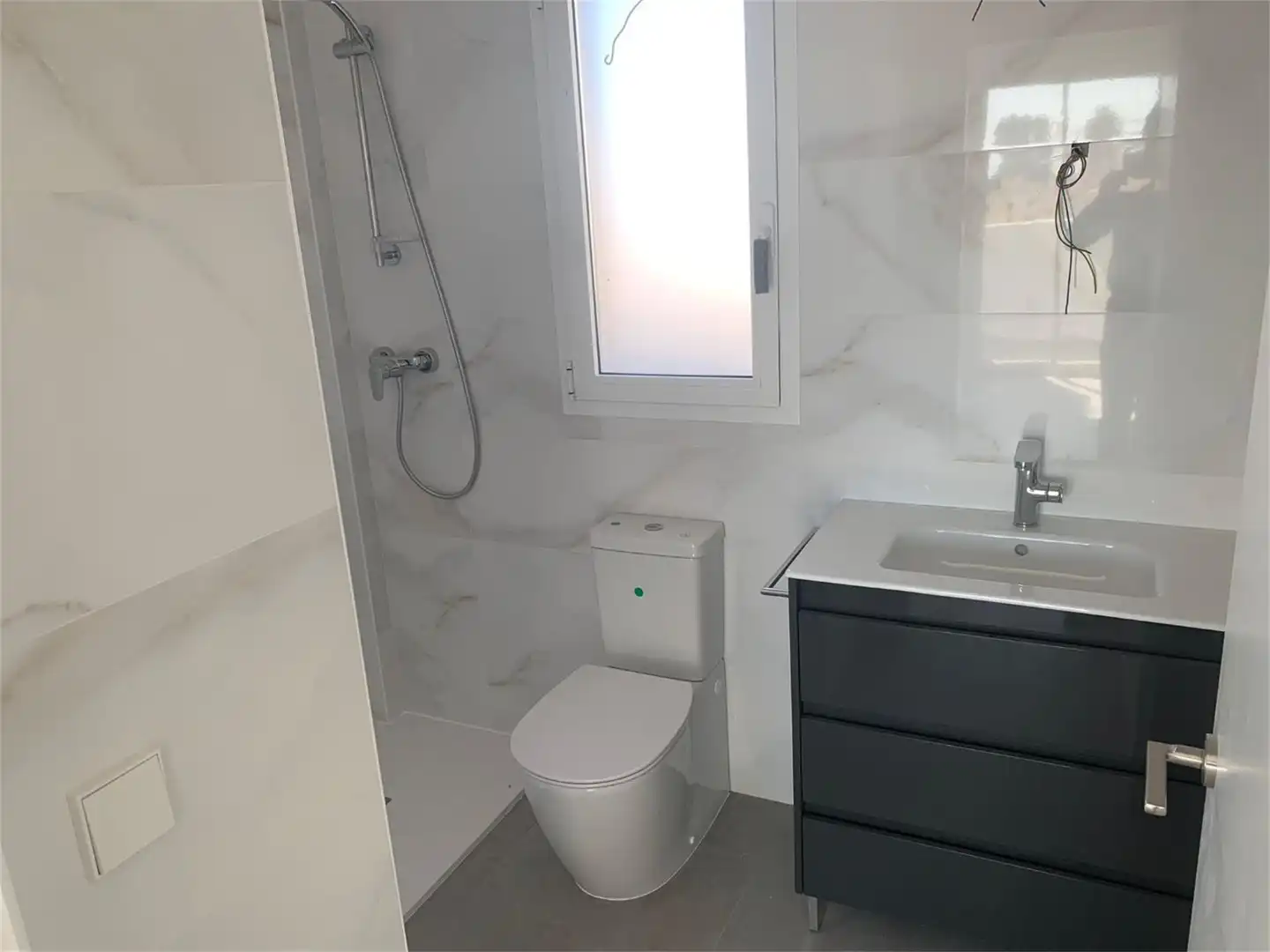 Flat for rent in Carrer Xoriguer, 12, Les Bovetes - La Felicidad Bathroom of Flat for rent in Dénia with Air Conditioner, Heating and Private garden