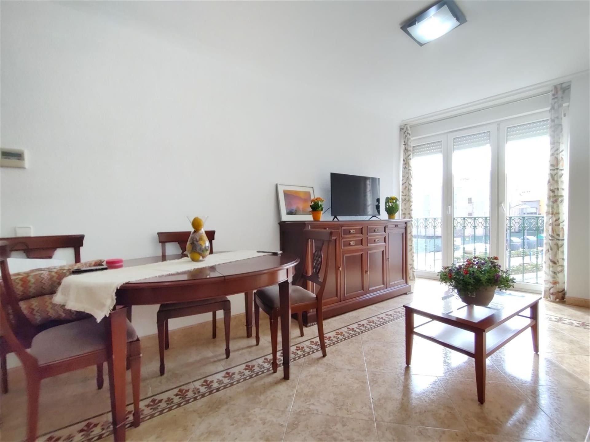 Pis de lloguer a Calle Granada, 84, Plaza de Toros - Santa Rita Sala d'estar de Pis de lloguer en Almería Capital amb Calefacció, Moblat i Aparcament comunitari