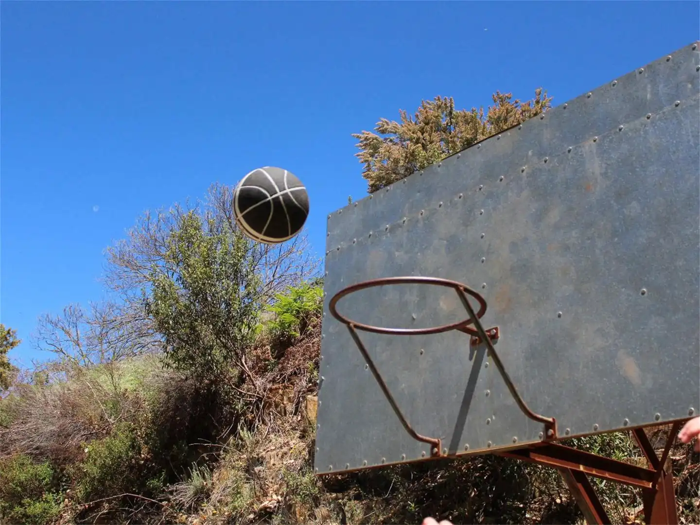 Vista exterior de Finca rústica en venda en Navezuelas amb Calefacció, Jardí privat i Piscina