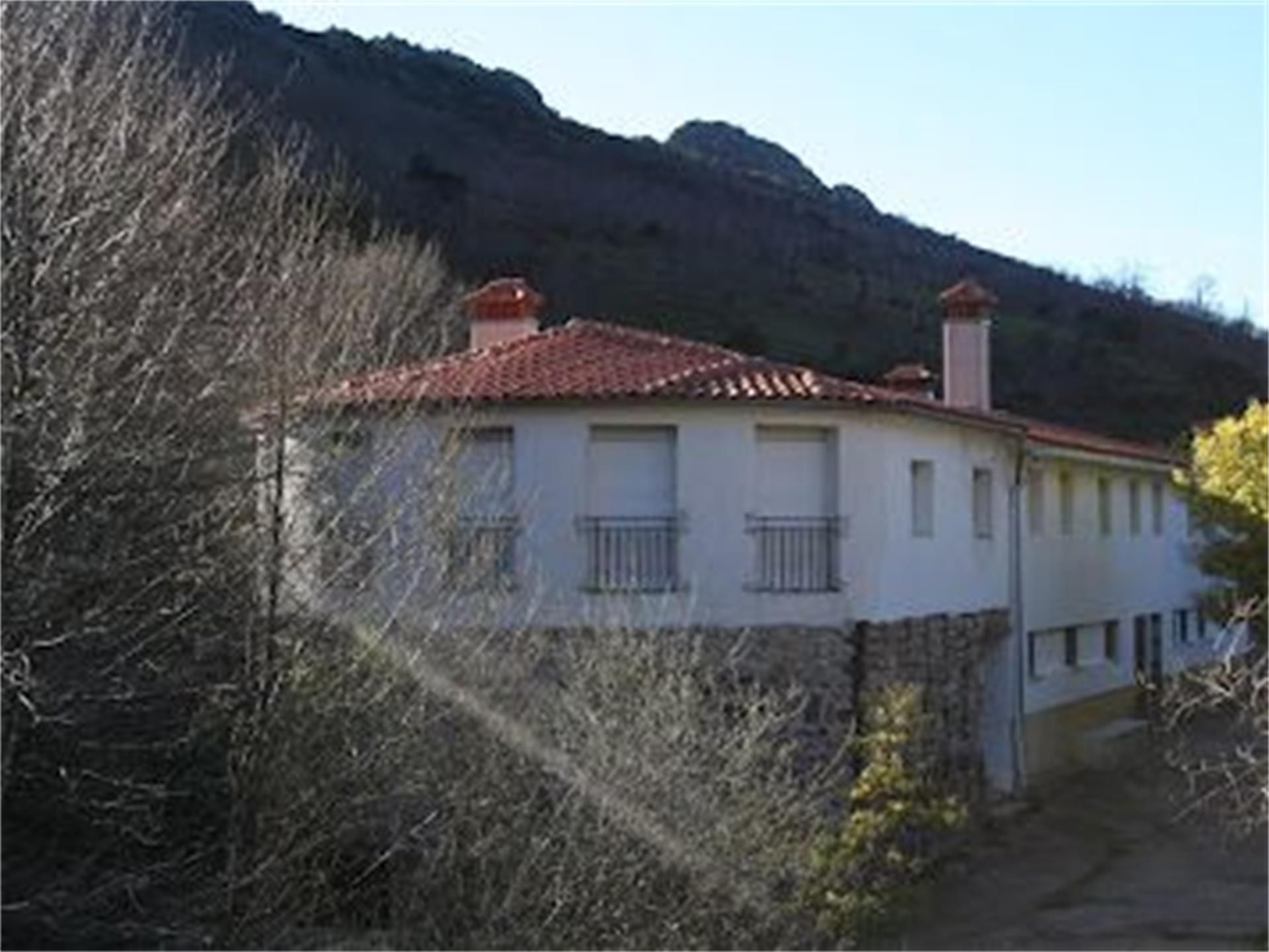 Vista exterior de Finca rústica de lloguer en Navezuelas amb Calefacció, Jardí privat i Piscina