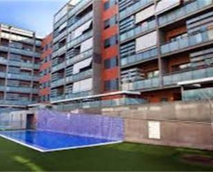 Swimming pool of Flat to share in Paterna  with Air Conditioner, Swimming Pool and Balcony