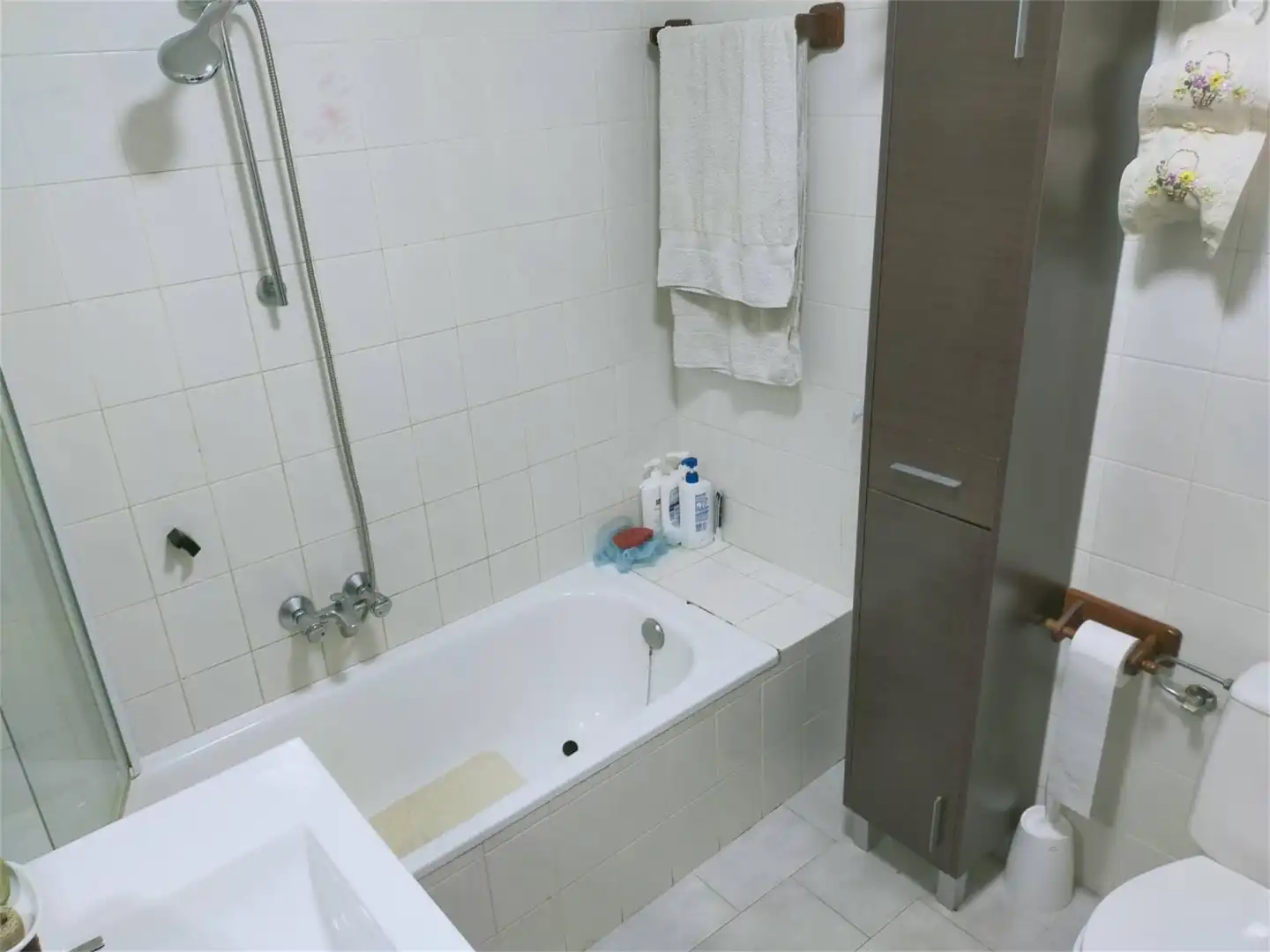 Bathroom of Flat for sale in Espinosa de los Monteros