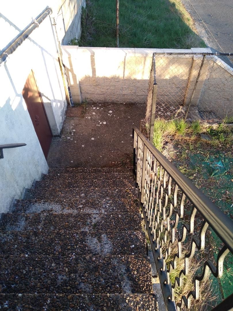 Jardí de Casa o xalet en venda en Villagatón amb Calefacció, Jardí privat i Traster