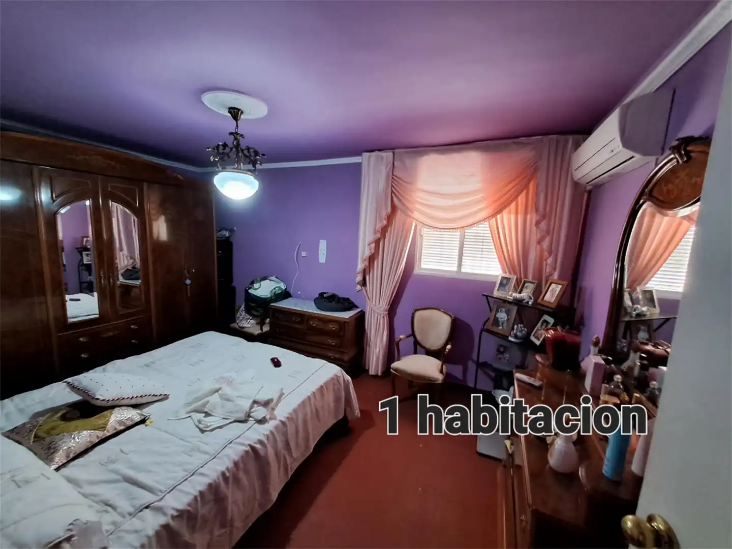 Habitación de Casa adosada en venta en Las Cabezas de San Juan con Aire acondicionado, Calefacción y Jardín privado