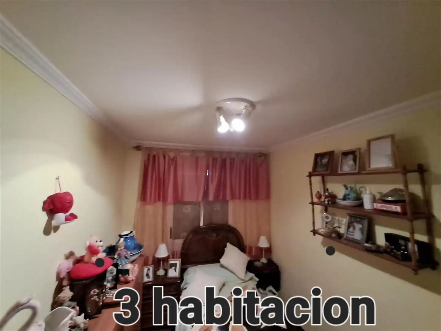 Habitación de Casa adosada en venta en Las Cabezas de San Juan con Aire acondicionado, Calefacción y Jardín privado