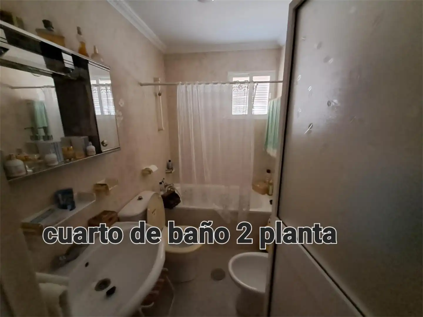 Baño de Casa adosada en venta en Las Cabezas de San Juan con Aire acondicionado, Calefacción y Jardín privado