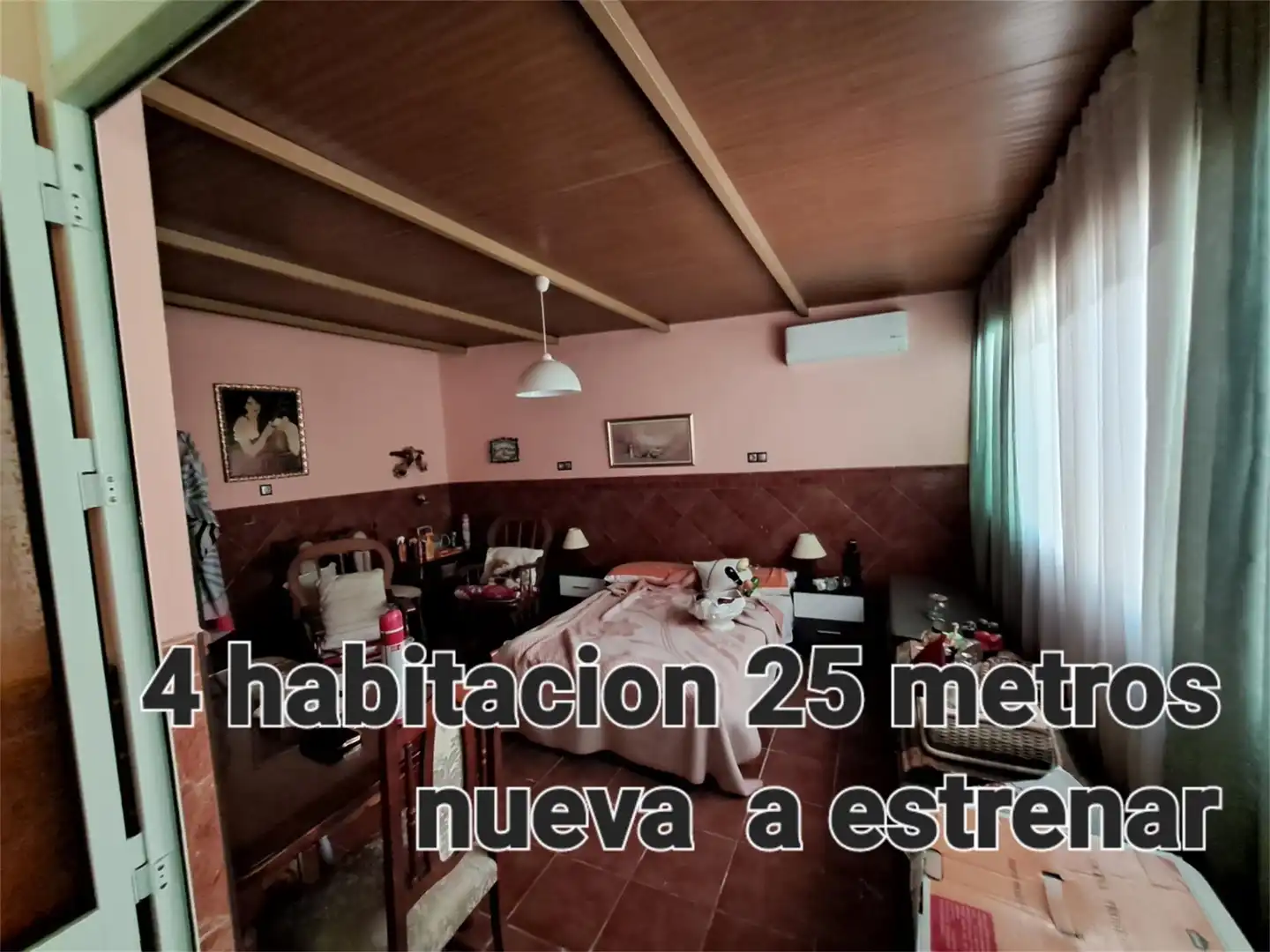 Habitación de Casa adosada en venta en Las Cabezas de San Juan con Aire acondicionado, Calefacción y Jardín privado