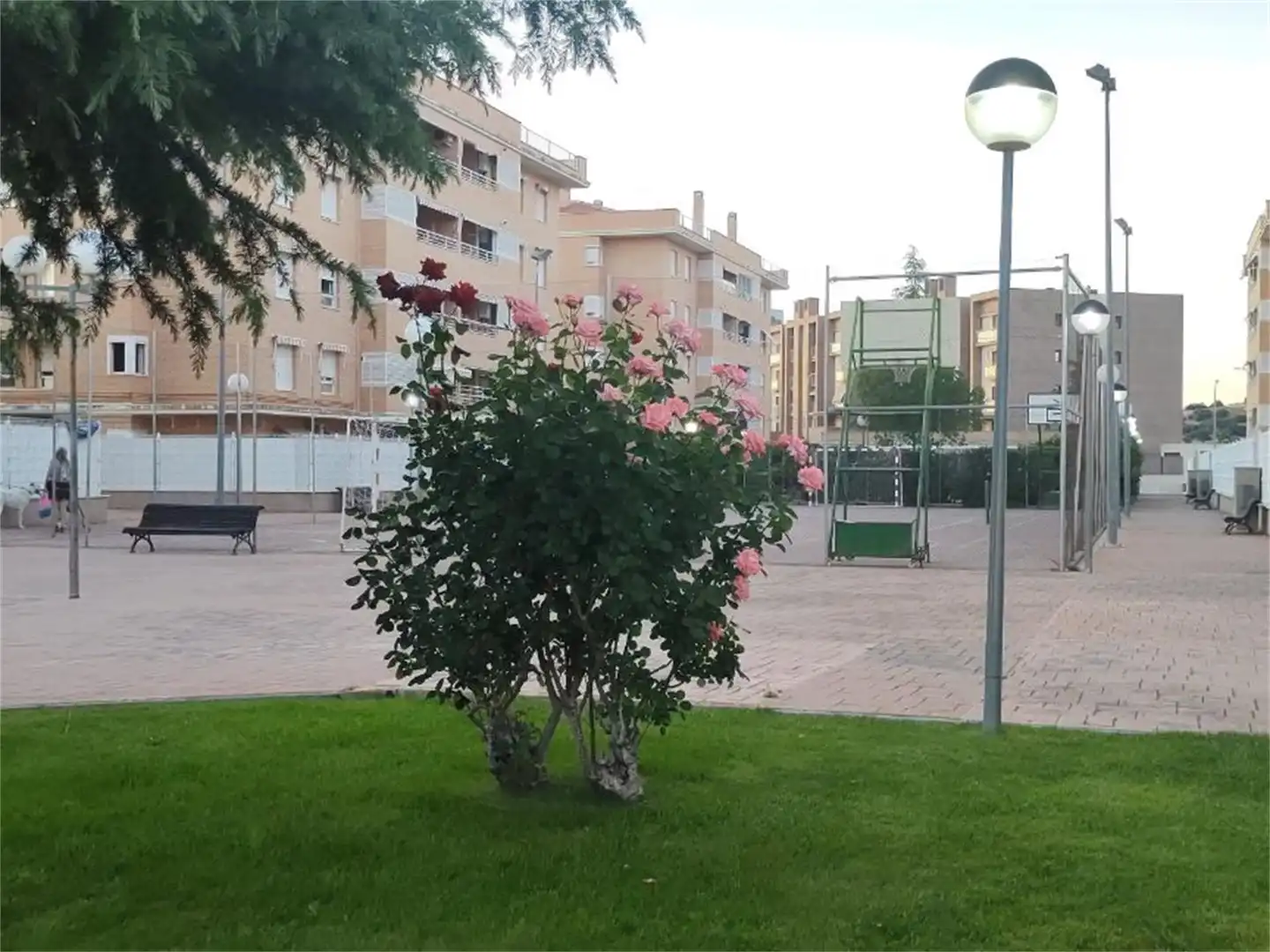 Flat for sale in Urbanizacion Tres Culturas, 1, Buenavista - Valparaíso - La Legua Garden of Flat for sale in Toledo Capital with Air Conditioner, Terrace and Swimming Pool