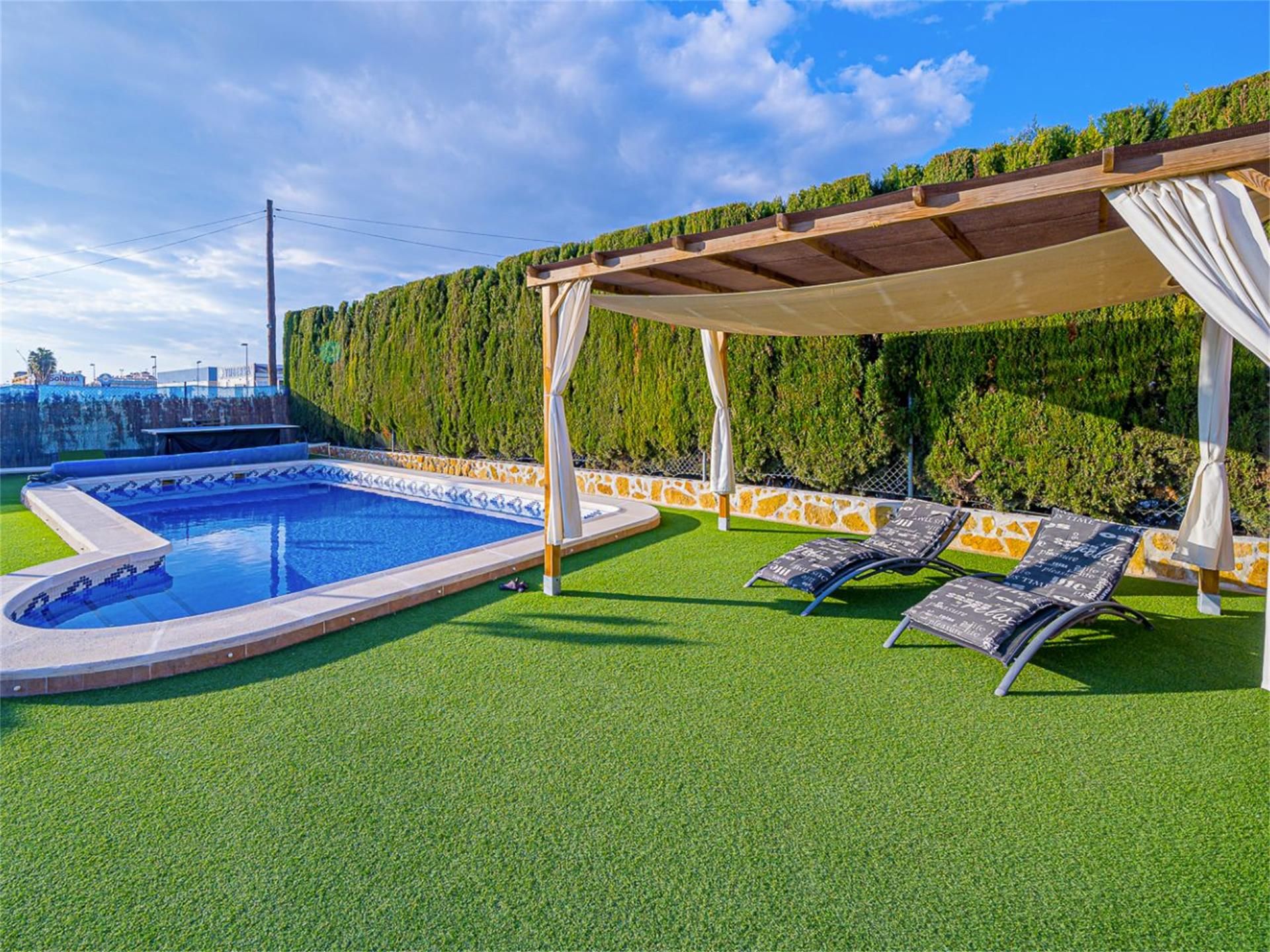 Piscina de Finca rústica en venda en Formentera del Segura amb Aire condicionat, Calefacció i Jardí privat