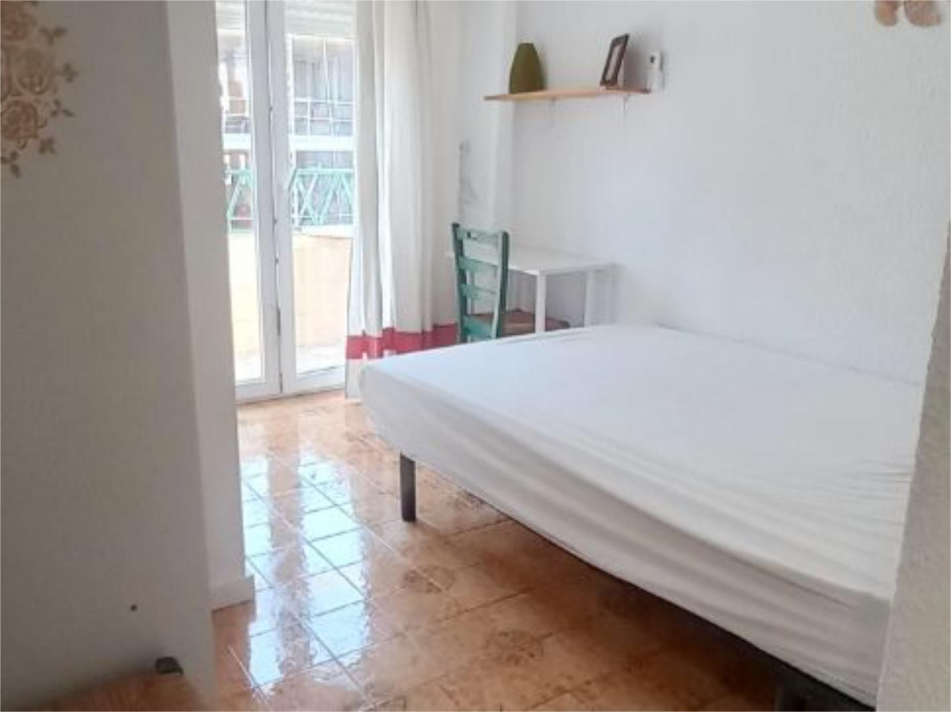 Dormitori de Pis per a compartir en Manises amb Aire condicionat, Calefacció i Moblat