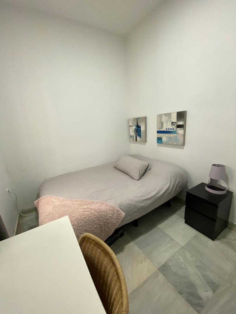 Bedroom of Flat to share in  Sevilla Capital  with Terrace, Furnished and Washing machine