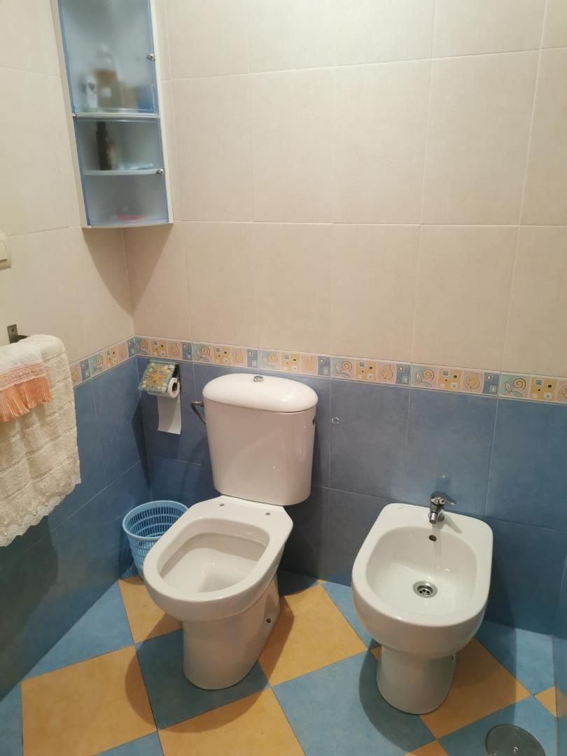Bathroom of Flat to rent in Dos Hermanas  with Air Conditioner, Private garden and Furnished