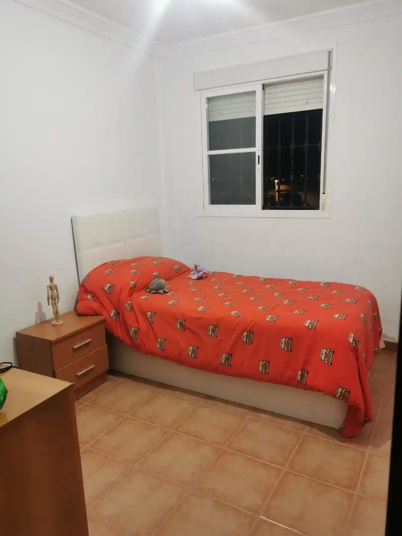 Piso de alquiler en Calle Montelirio, 10, Centro - Doña Mercedes Habitación de Piso de alquiler en Dos Hermanas con Aire acondicionado, Jardín privado y Amueblado