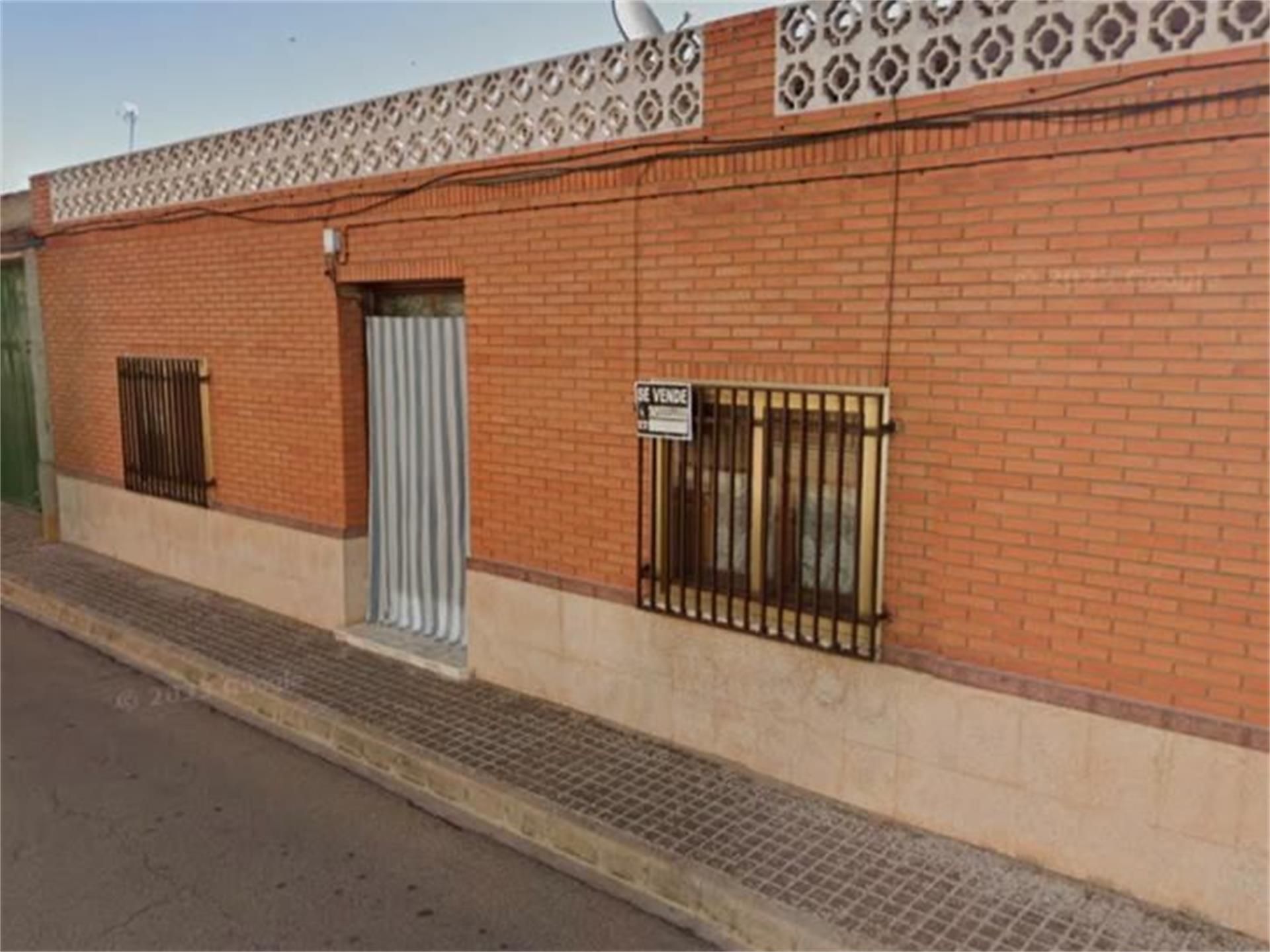 Vista exterior de Planta baixa en venda en Membrilla amb Calefacció, Jardí privat i Traster