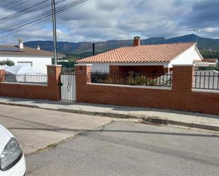 Vista exterior de Casa o xalet en venda en Bigues i Riells amb Aire condicionat, Terrassa i Piscina