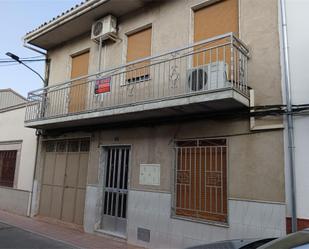 Vista exterior de Casa adosada en venda en Sabiote amb Aire condicionat i Balcó