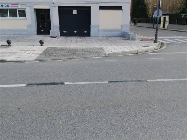 Garaje en Alquiler en Avenida de los Emigrantes, 25 en Navia