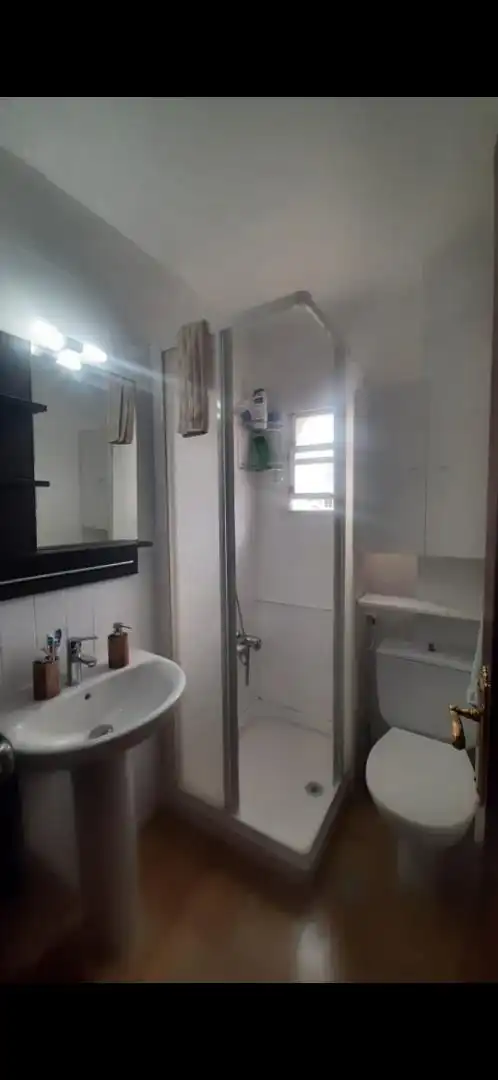 Wohnung zur Miete in Paseo Monte da Garda, 13, O Grove Badezimmer von Wohnung zur Miete in O Grove mit Heizung, Privatgarten und Terrasse