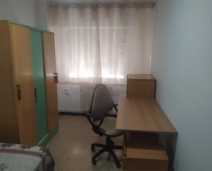 Bedroom of Flat to rent in  Zaragoza Capital  with Air Conditioner, Heating and Terrace