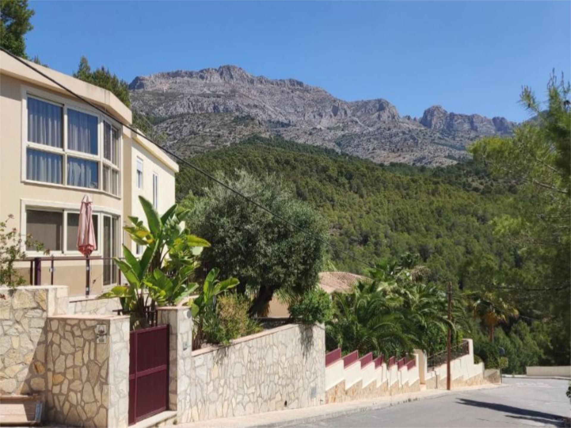 Vista exterior de Àtic de lloguer en Callosa d'En Sarrià amb Aire condicionat, Jardí privat i Moblat
