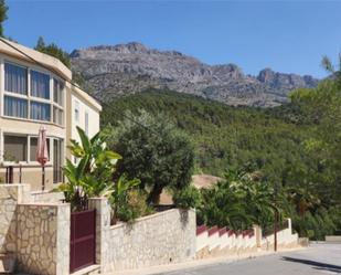 Vista exterior de Àtic de lloguer en Callosa d'En Sarrià amb Aire condicionat, Jardí privat i Moblat