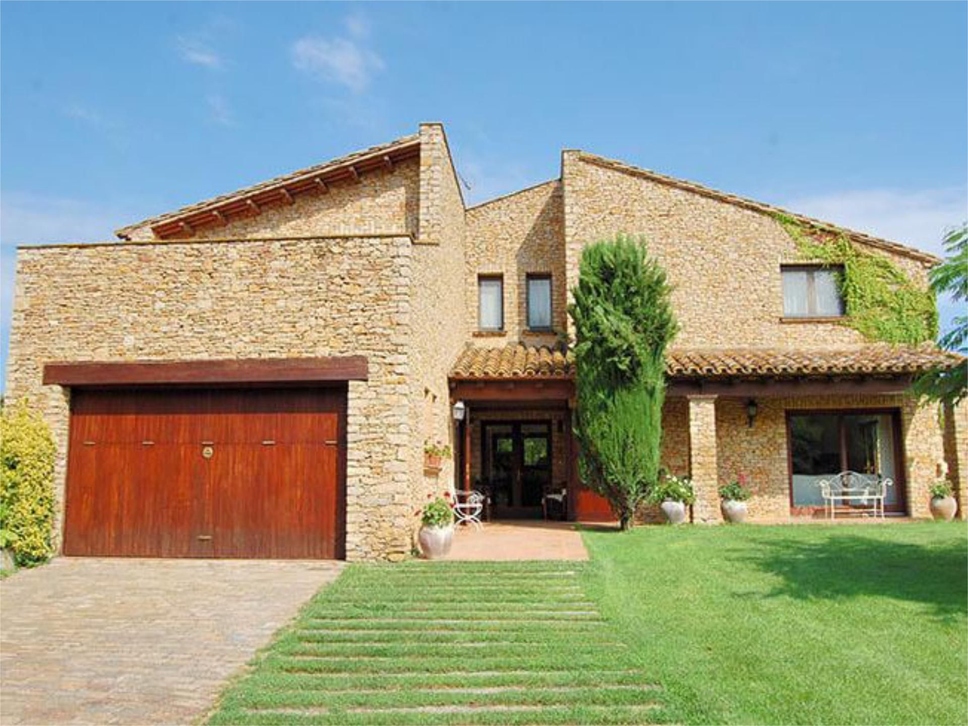 Vista exterior de Casa o xalet en venda en Forallac amb Terrassa i Balcó